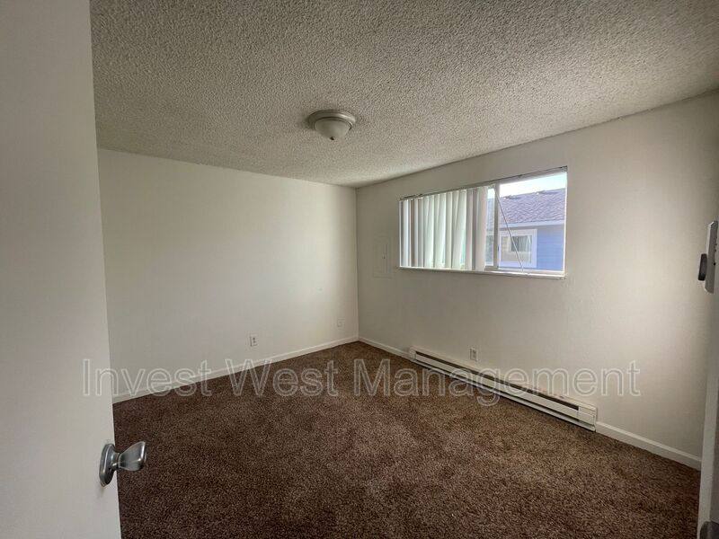 Apartment for rent at 944 33 Avenue-24, Longview, WA 98632
