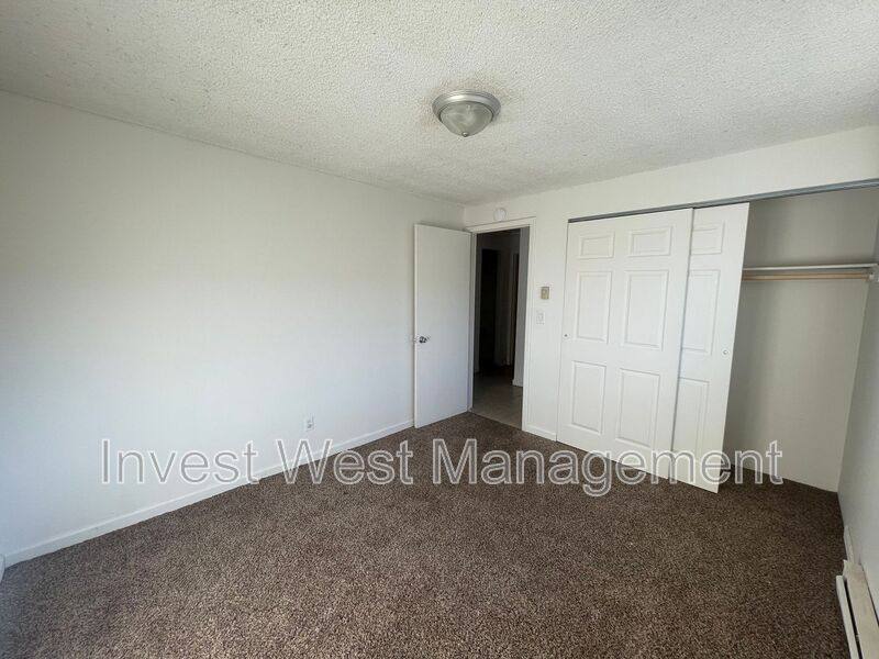 Apartment for rent at 944 33 Avenue-24, Longview, WA 98632