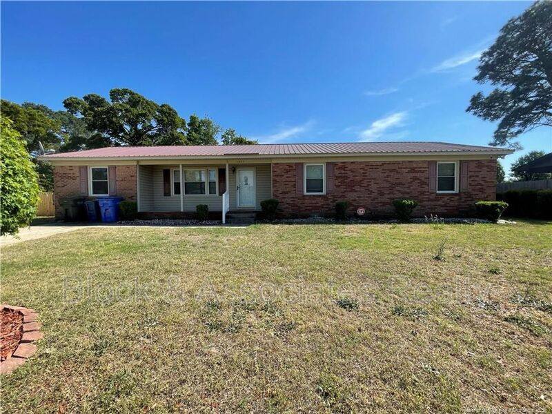 House for rent at 1927 Shiloh Dr, Fayetteville, NC 28304