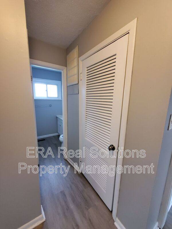 House for rent at 2906 Woodgrove Dr, Grove City, OH 43123