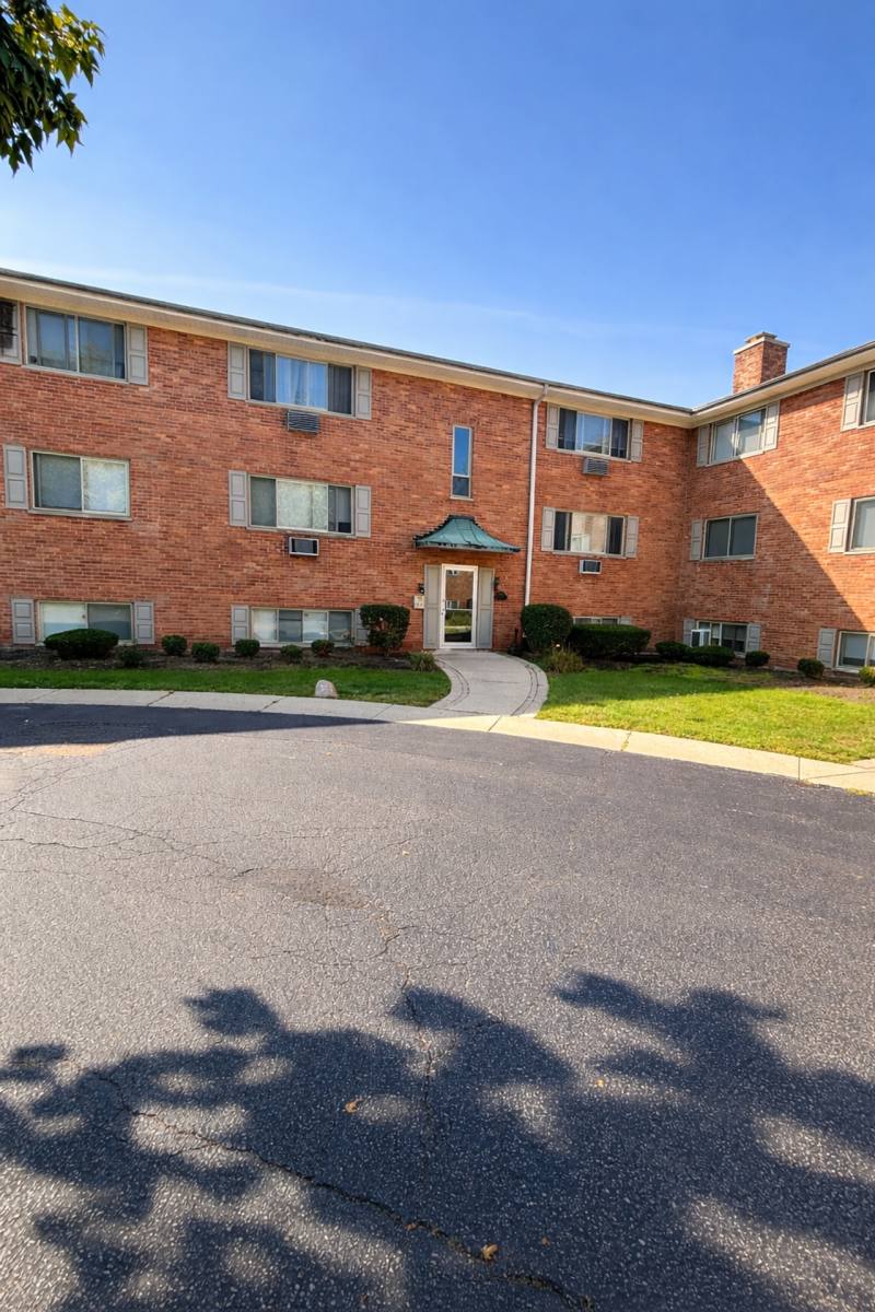 Apartment for rent at 300 N Brockway Court, Palatine, IL 60067