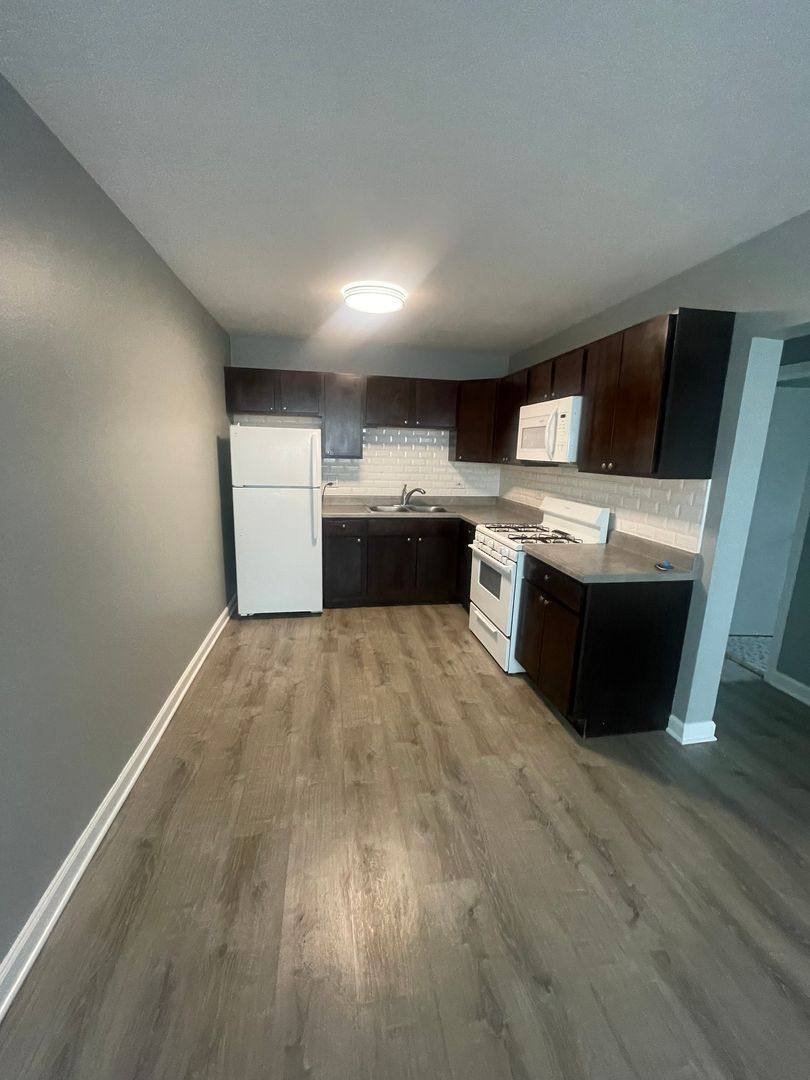 Apartment for rent at 300 N Brockway Court, Palatine, IL 60067