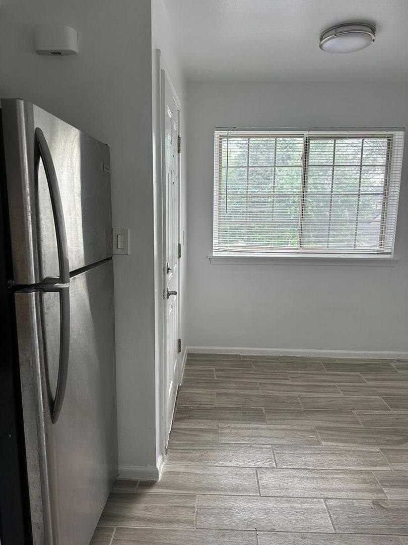 Apartment for rent at 2101 E Maple Rd, Birmingham, MI 48009