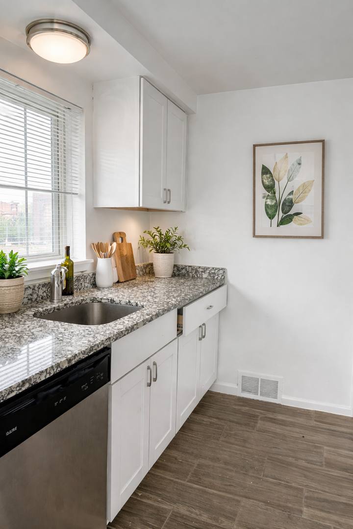 Apartment for rent at 2101 E Maple Rd, Birmingham, MI 48009
