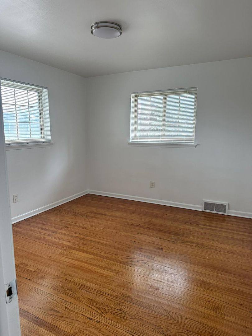 Apartment for rent at 2101 E Maple Rd, Birmingham, MI 48009