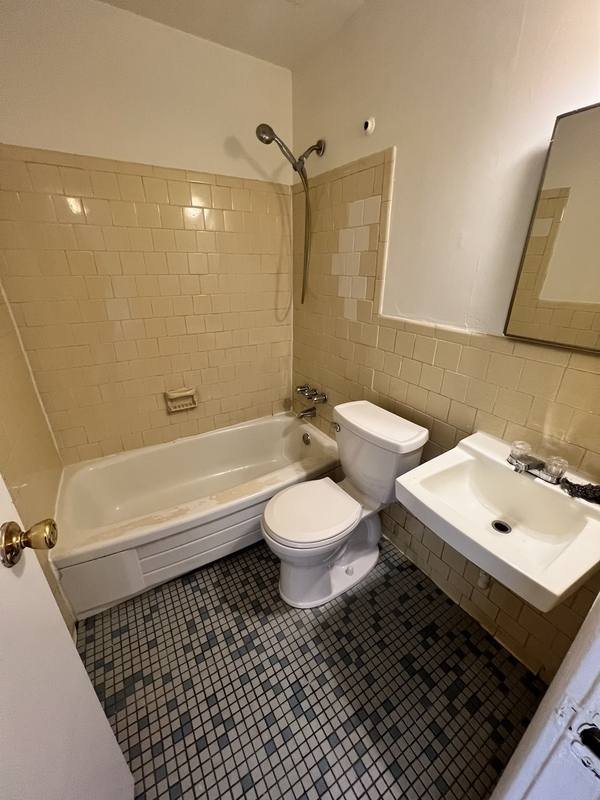 Apartment for rent at 3618 Chamberlayne Ave, Richmond, VA 23227