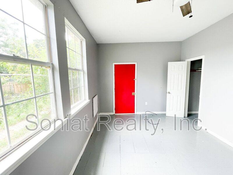 Apartment for rent at 1726 Mandeville St, New Orleans, LA 70117