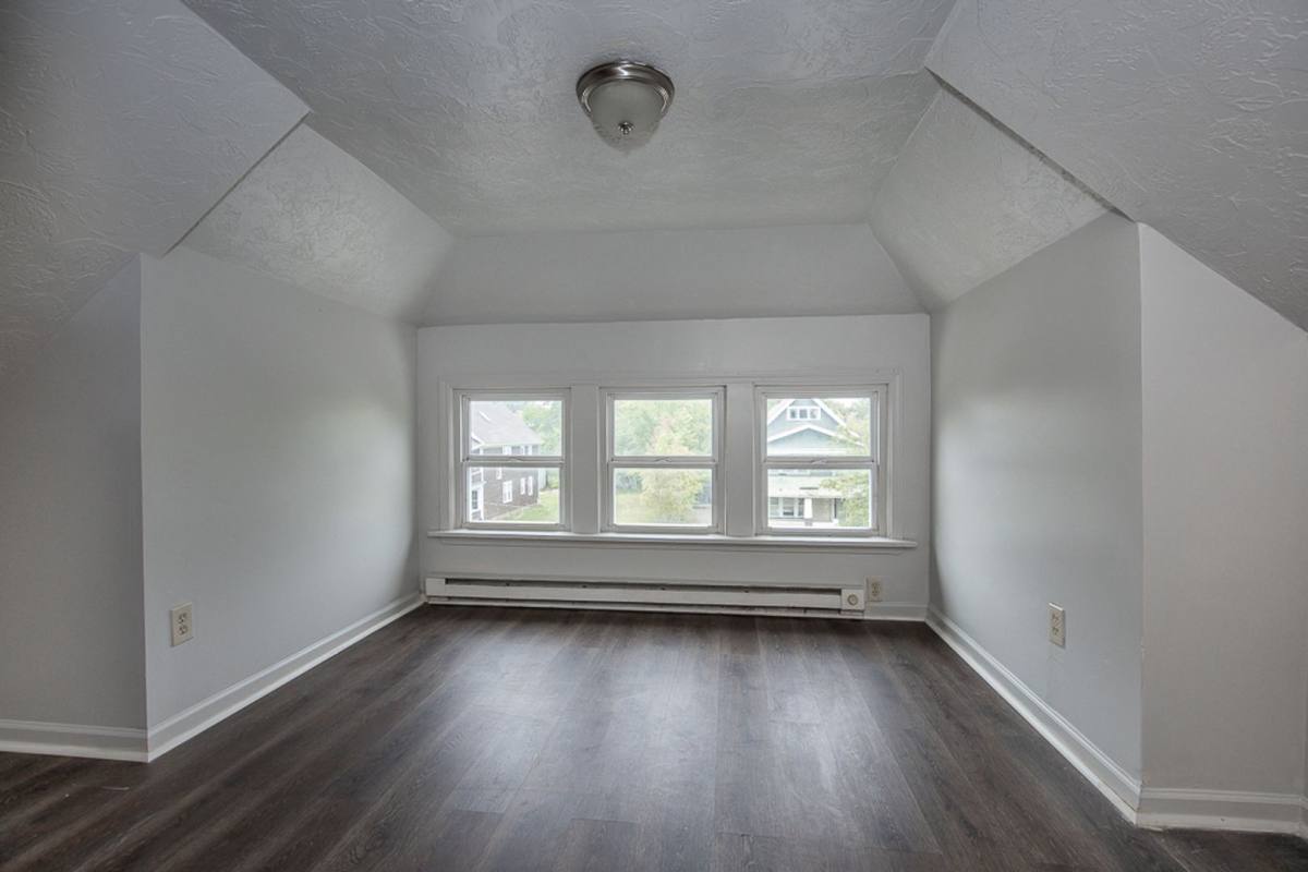 Apartment for rent at 3333 Desota Ave, Cleveland, OH 44118