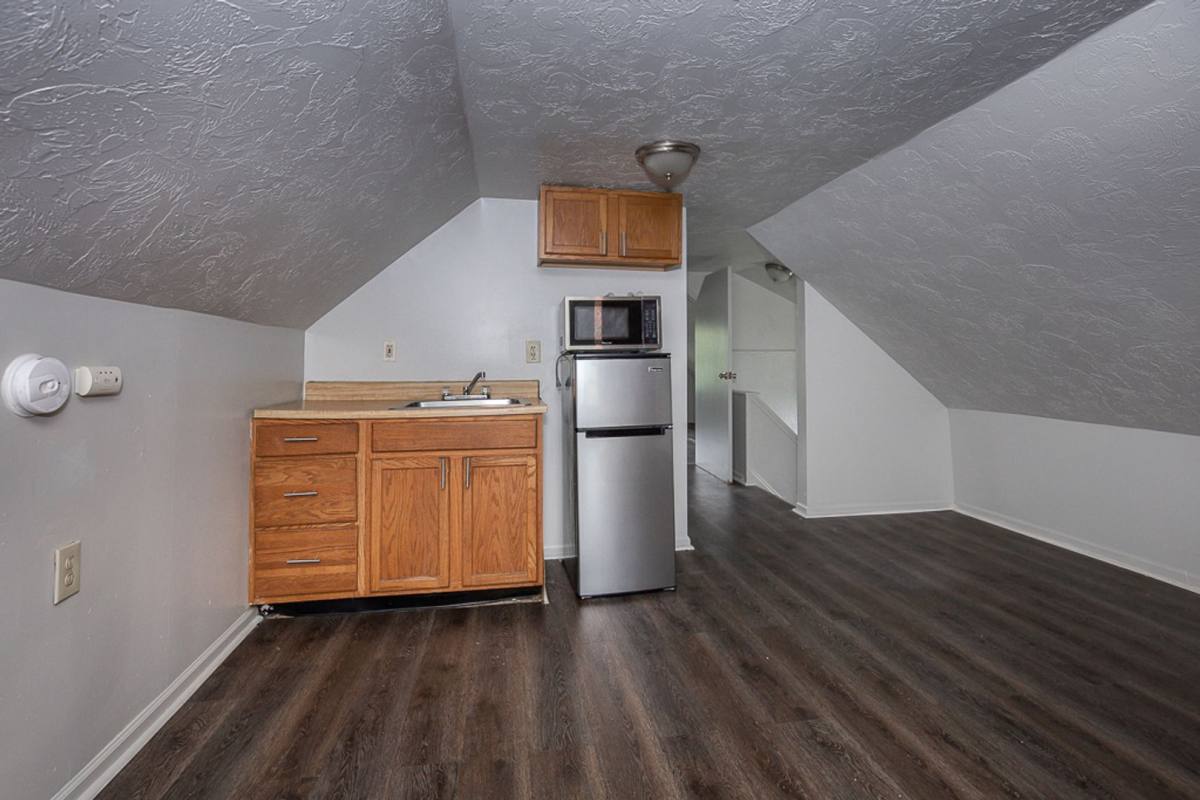 Apartment for rent at 3333 Desota Ave, Cleveland, OH 44118