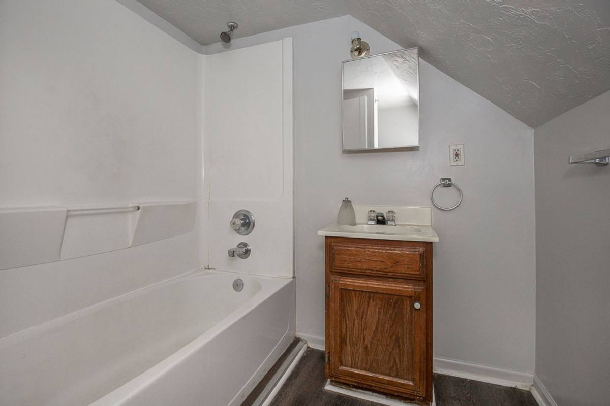 Apartment for rent at 3333 Desota Ave, Cleveland, OH 44118