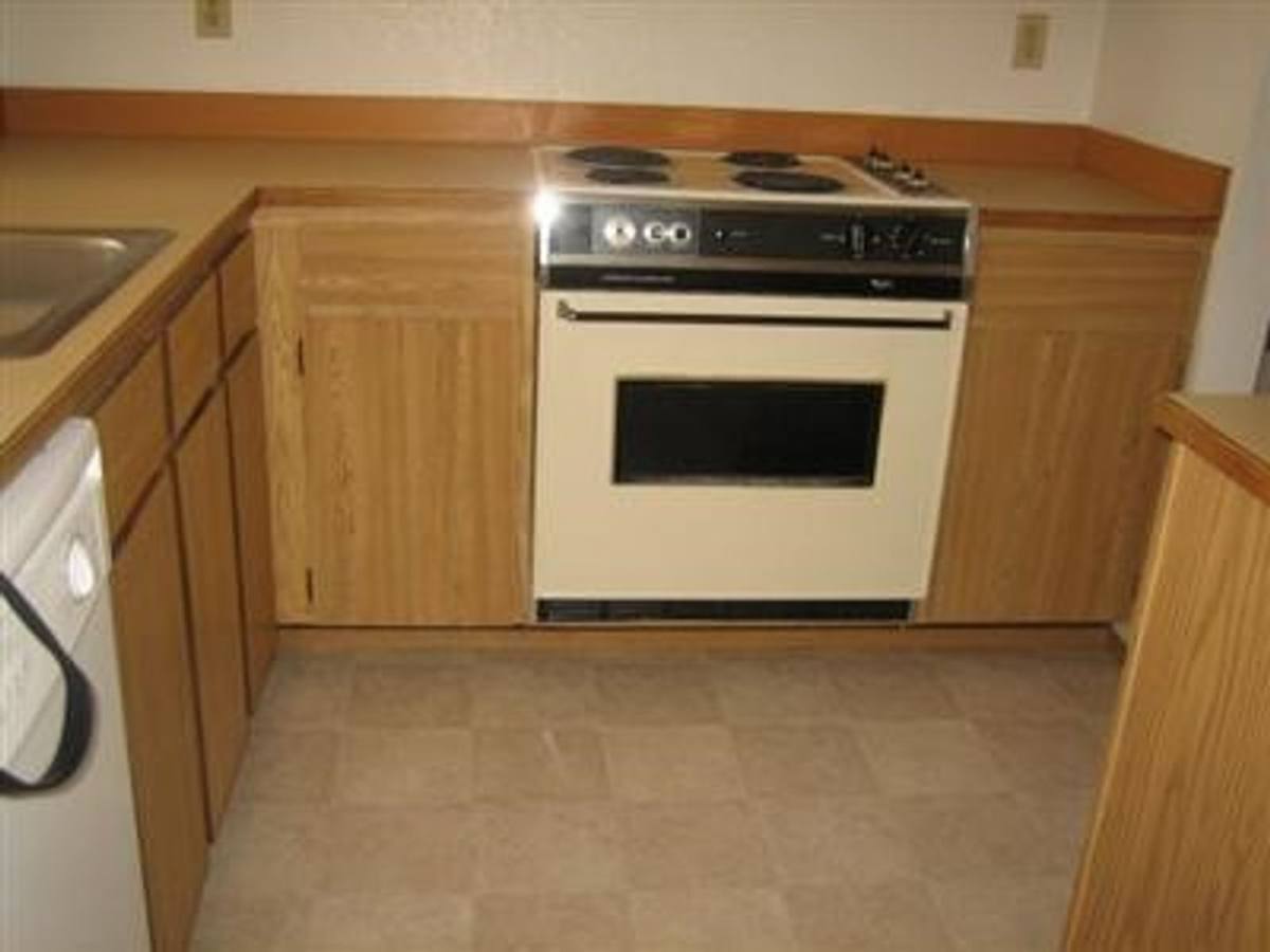 Townhouse for rent at 10135 NE 137th Place, Kirkland, WA 98034