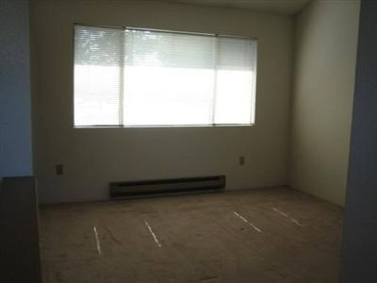 Townhouse for rent at 10135 NE 137th Place, Kirkland, WA 98034