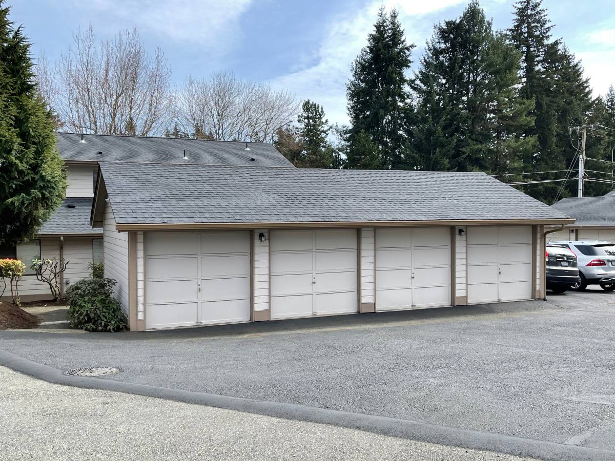 Townhouse for rent at 10135 NE 137th Place, Kirkland, WA 98034