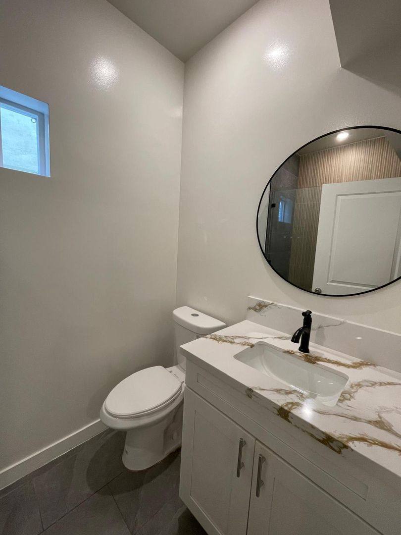 Apartment for rent at 4546 W 17th St, Los Angeles, CA 90019