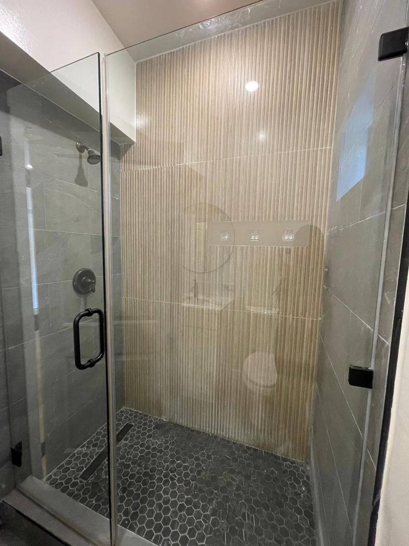Apartment for rent at 4546 W 17th St, Los Angeles, CA 90019