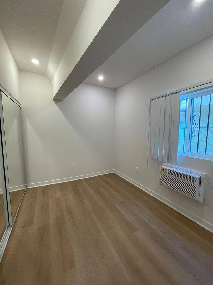 Apartment for rent at 4546 W 17th St, Los Angeles, CA 90019