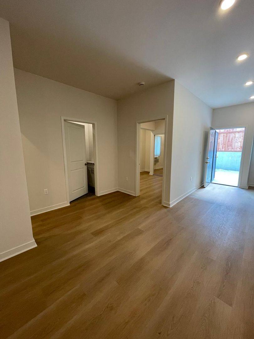 Apartment for rent at 4546 W 17th St, Los Angeles, CA 90019