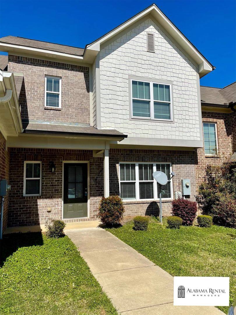 Townhouse for rent at 456 Polo Trace, Chelsea, AL 35043