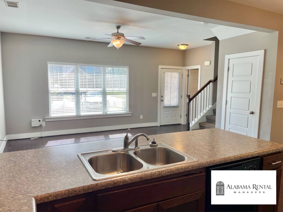 Townhouse for rent at 456 Polo Trace, Chelsea, AL 35043