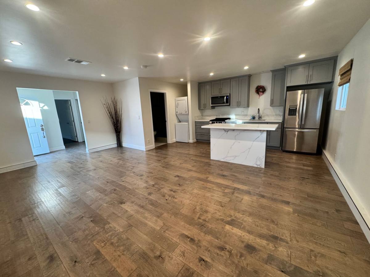 Townhouse for rent at 7842 Woodlake Ave, Canoga Park, CA 91304