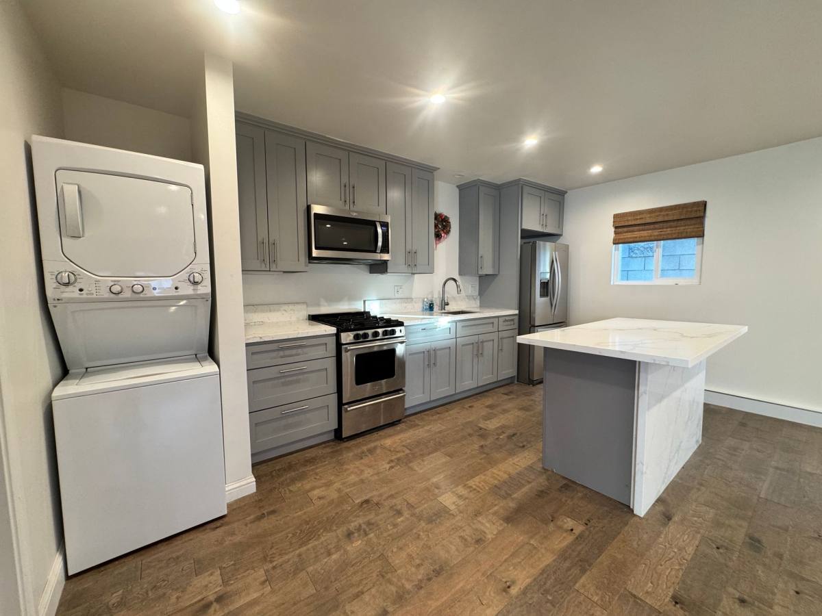Townhouse for rent at 7842 Woodlake Ave, Canoga Park, CA 91304