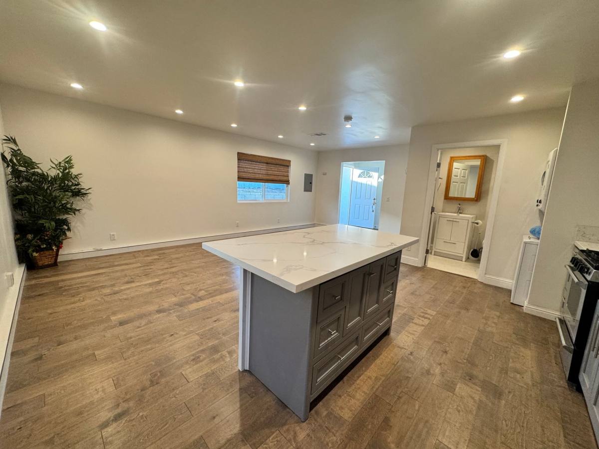 Townhouse for rent at 7842 Woodlake Ave, Canoga Park, CA 91304