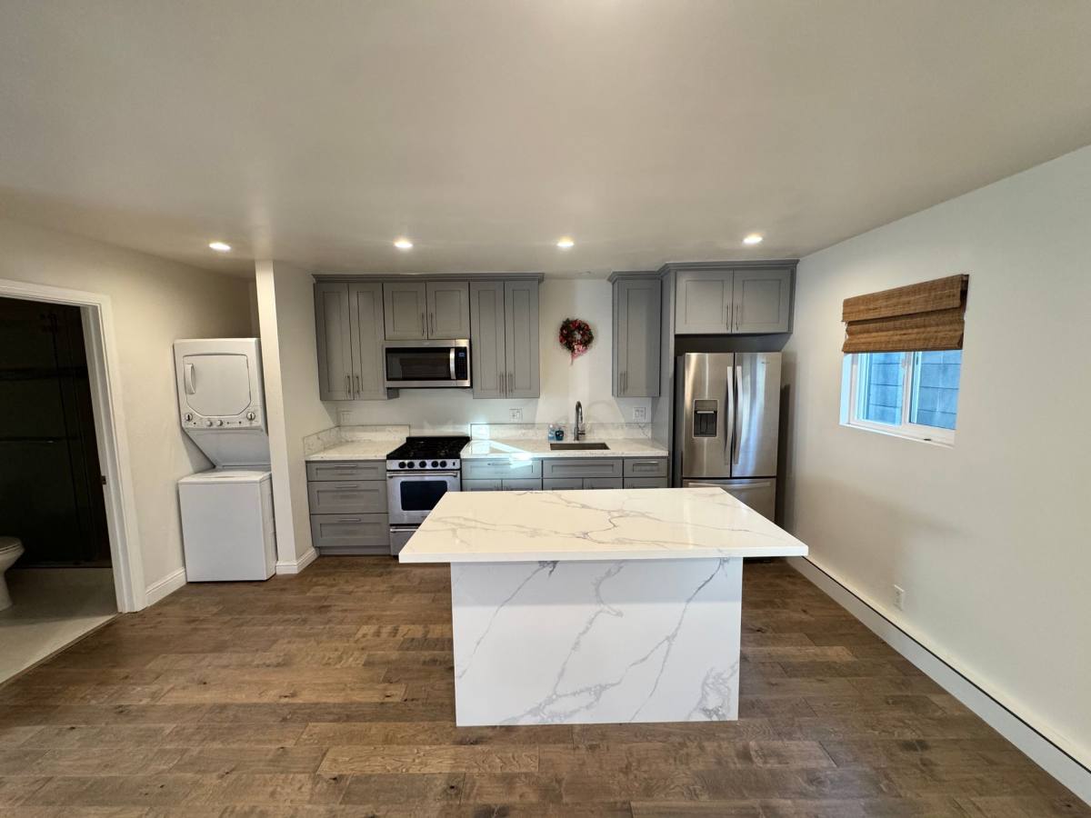 Townhouse for rent at 7842 Woodlake Ave, Canoga Park, CA 91304
