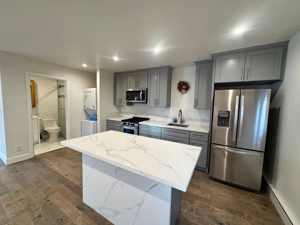 Townhouse for rent at 7842 Woodlake Ave, Canoga Park, CA 91304