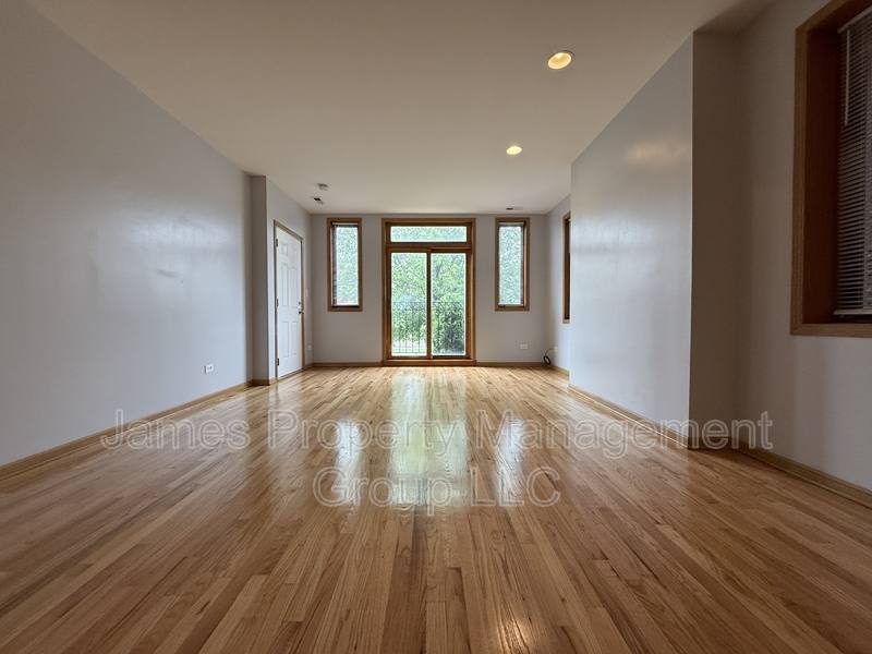 Apartment for rent at 3112 W Monroe St #1, Chicago, IL 60612