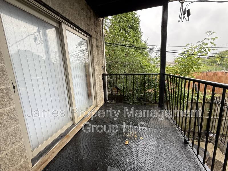 Apartment for rent at 3112 W Monroe St #1, Chicago, IL 60612