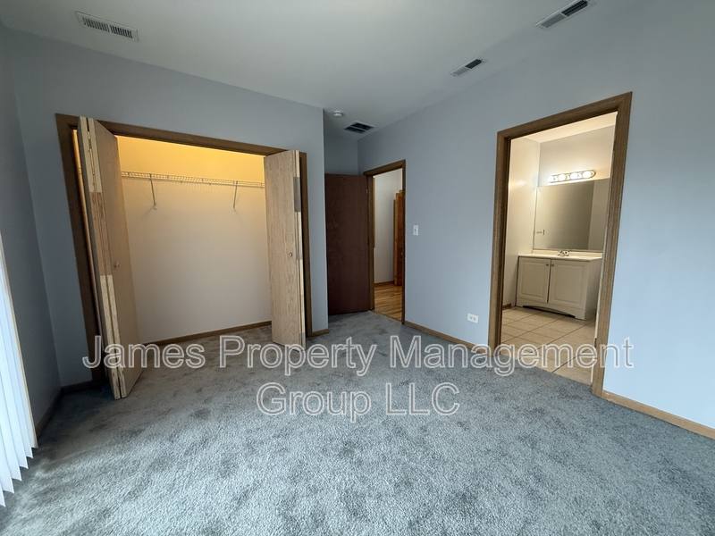 Apartment for rent at 3112 W Monroe St #1, Chicago, IL 60612