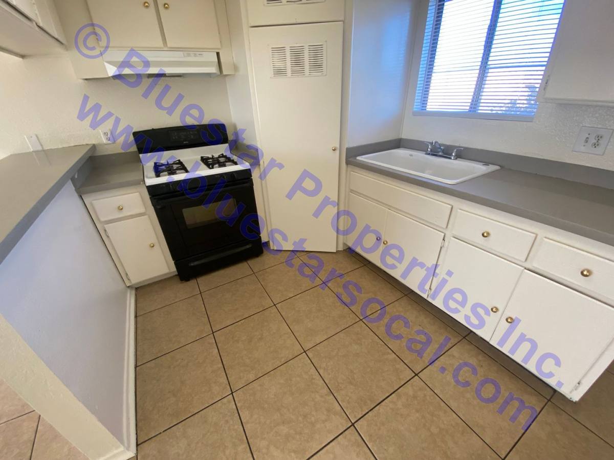 Apartment for rent at 13583 Algonquin Rd, Apple Valley, CA 92308