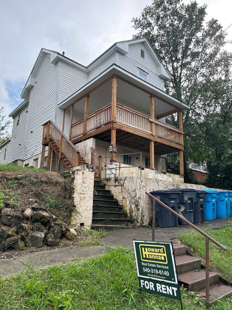 Apartment for rent at 611 Stewart Ave SE, Roanoke, VA 24013