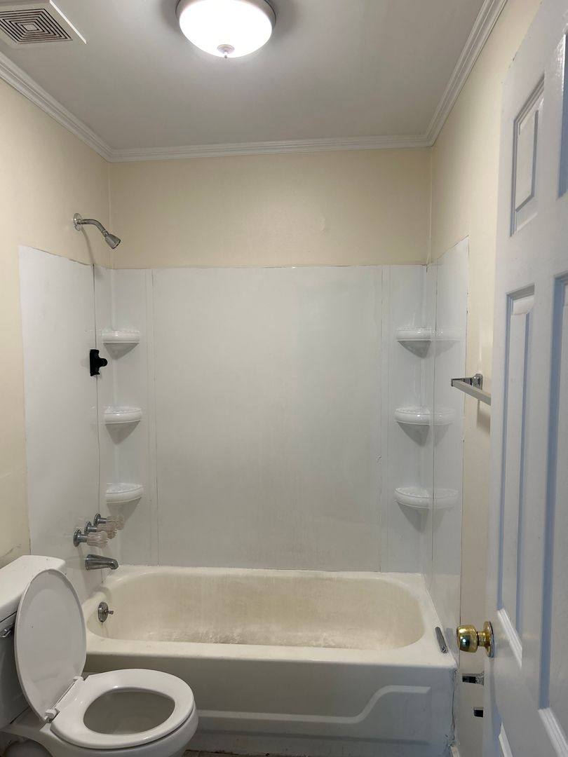 Apartment for rent at 611 Stewart Ave SE, Roanoke, VA 24013