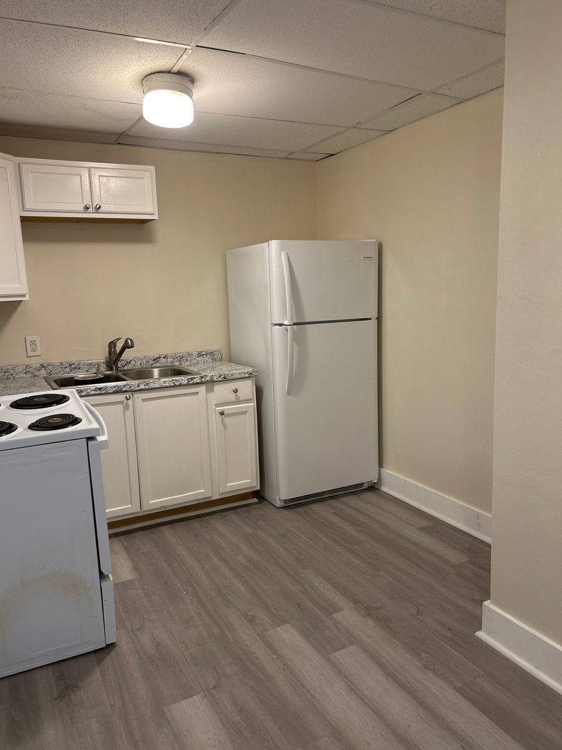 Apartment for rent at 611 Stewart Ave SE, Roanoke, VA 24013