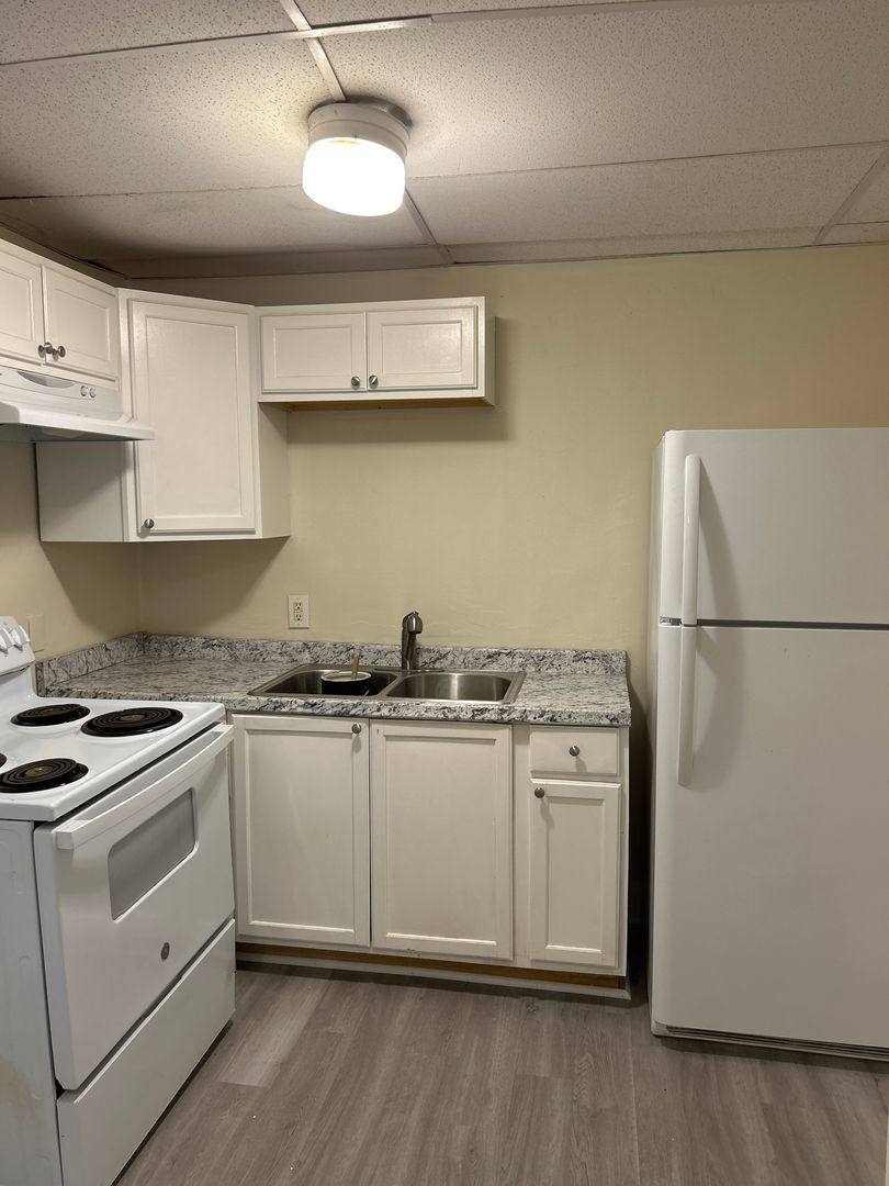 Apartment for rent at 611 Stewart Ave SE, Roanoke, VA 24013