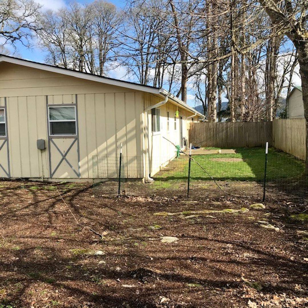 Apartment for rent at 2500-2507 E Hawthorne Dr, Newberg, OR 97132