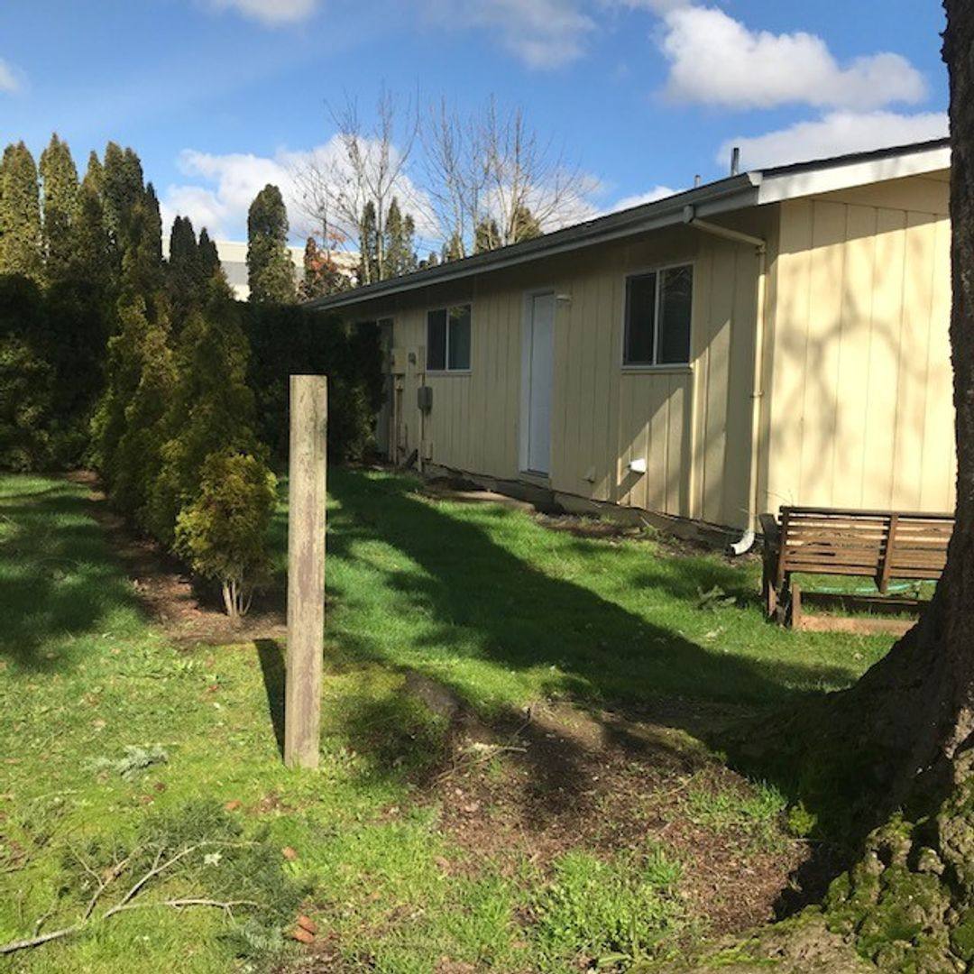 Apartment for rent at 2500-2507 E Hawthorne Dr, Newberg, OR 97132