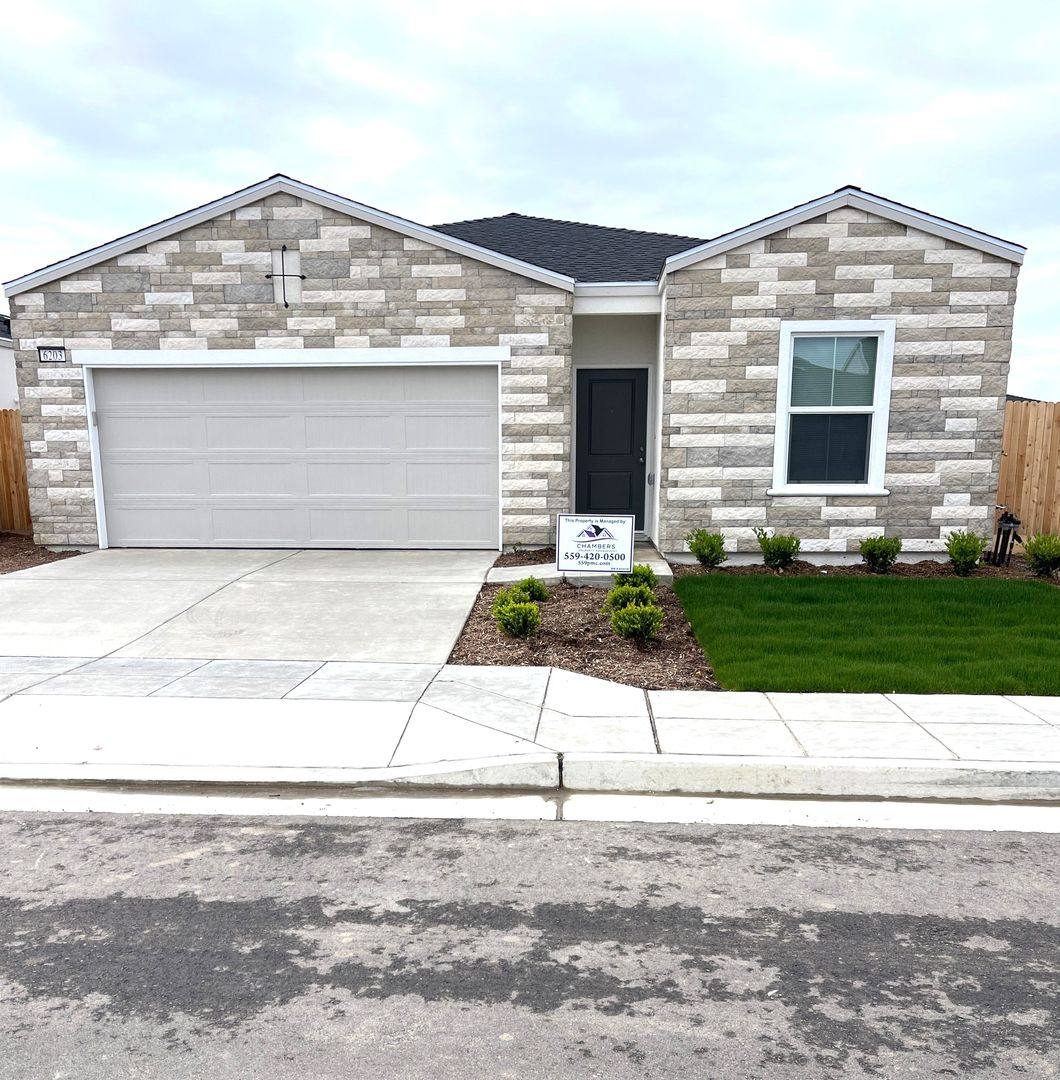 House for rent at 6203 E Giavanna Ave, Fresno, CA 93727