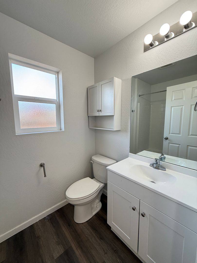 Apartment for rent at 634 Colinwood Court, Medford, OR 97501