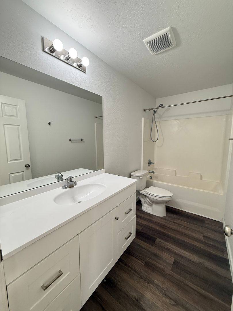 Apartment for rent at 634 Colinwood Court, Medford, OR 97501