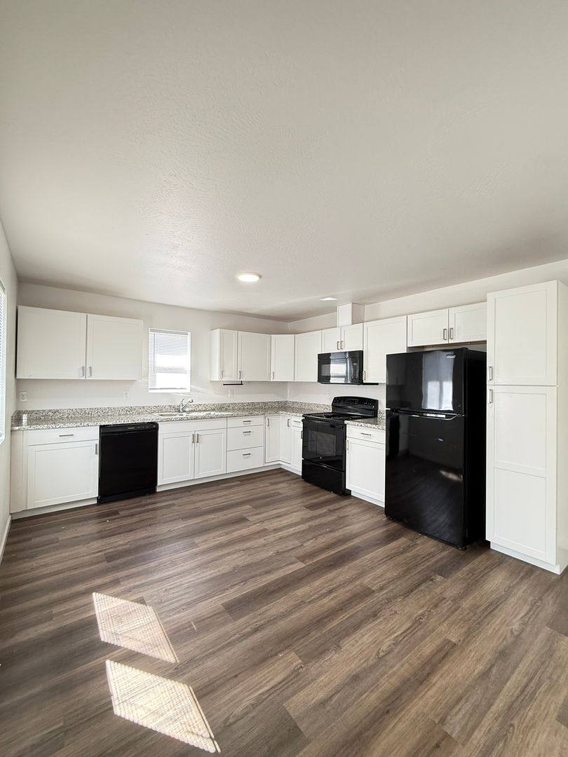 Apartment for rent at 634 Colinwood Court, Medford, OR 97501