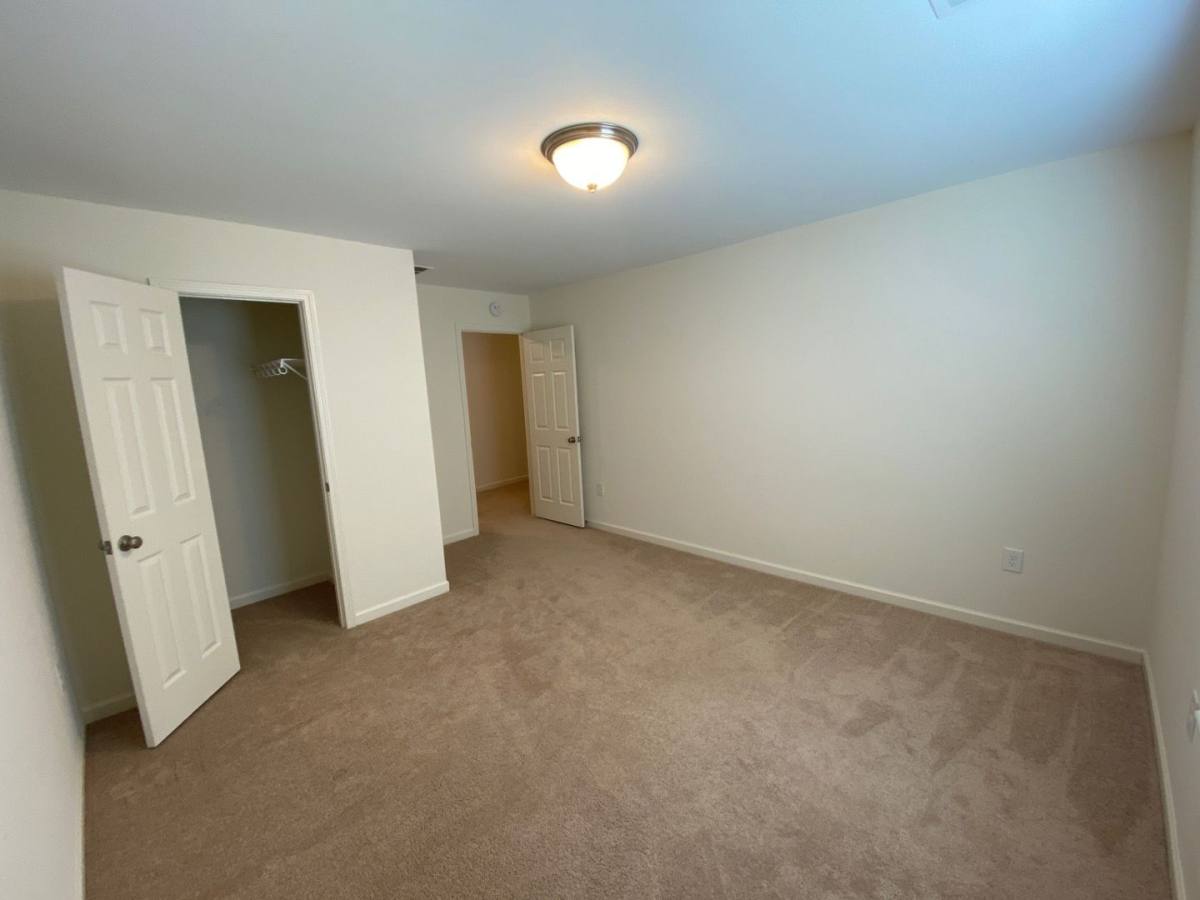 House for rent at 1490 Avalon Creek Rd, Buford, GA 30518