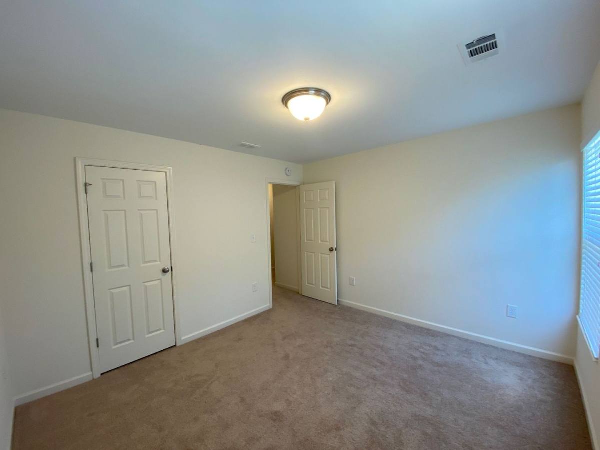 House for rent at 1490 Avalon Creek Rd, Buford, GA 30518