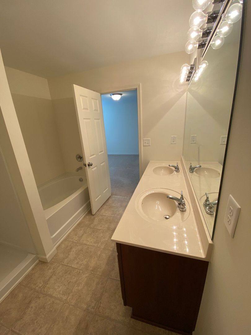 House for rent at 1490 Avalon Creek Rd, Buford, GA 30518