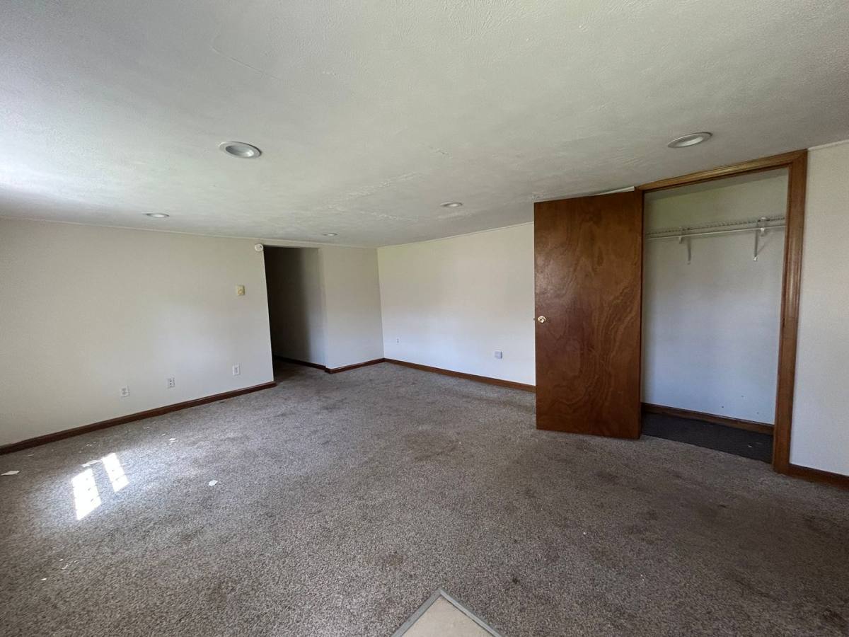 Apartment for rent at 1154 Walnut St, Stoneboro, PA 16153