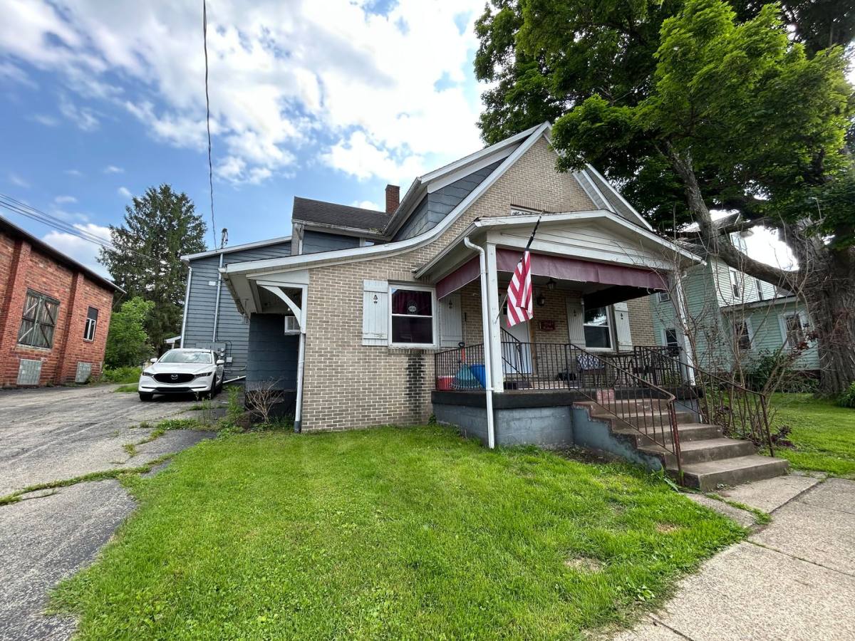 Apartment for rent at 1154 Walnut St, Stoneboro, PA 16153
