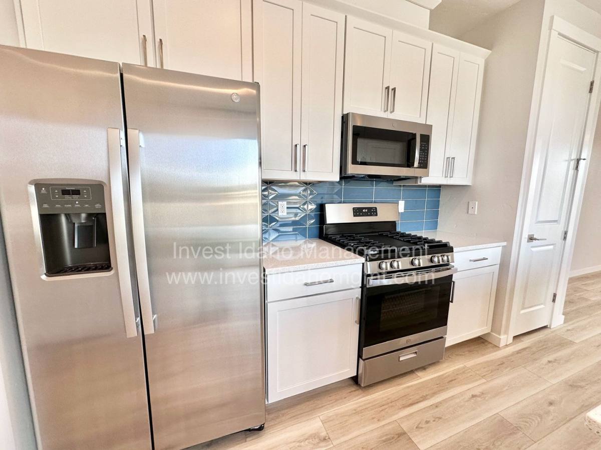 Townhouse for rent at 385 N Stone Canyon Lane, Star, ID 83669