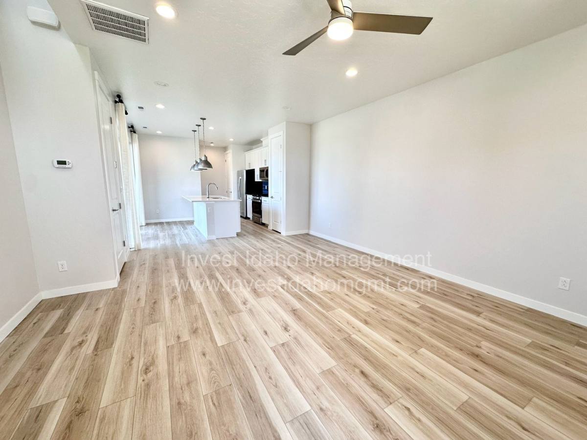Townhouse for rent at 385 N Stone Canyon Lane, Star, ID 83669