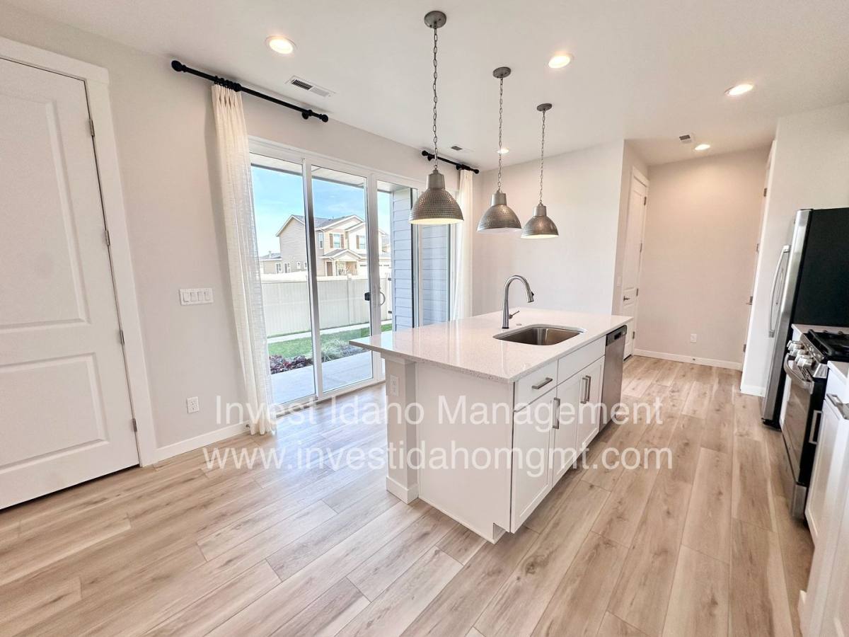 Townhouse for rent at 385 N Stone Canyon Lane, Star, ID 83669